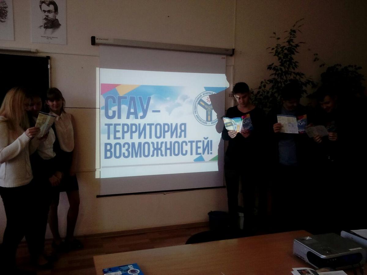 Встреча преподавателей кафедры "Иностранные языки и культура речи" Э.Ю.Мизюровой и М.С.Завьяловой с выпускниками гимназии г.Вольска Фото 2