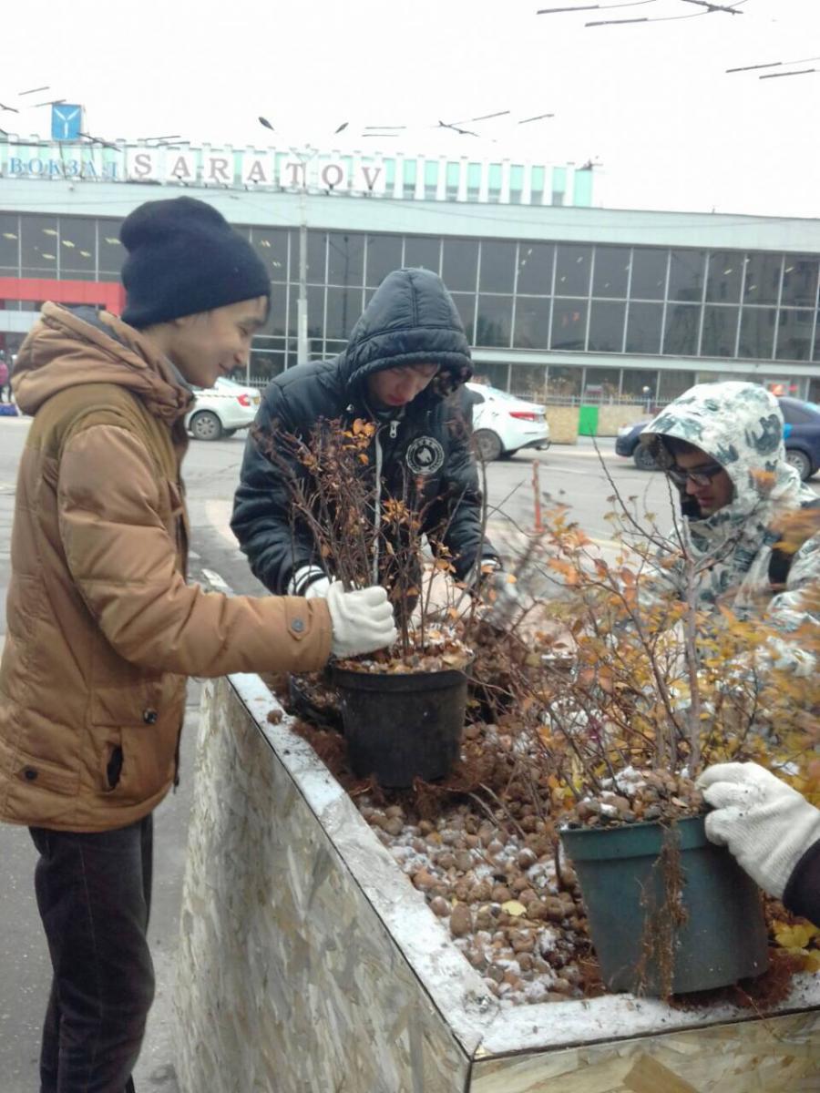 Субботник в сквере по улице Рахова Фото 2