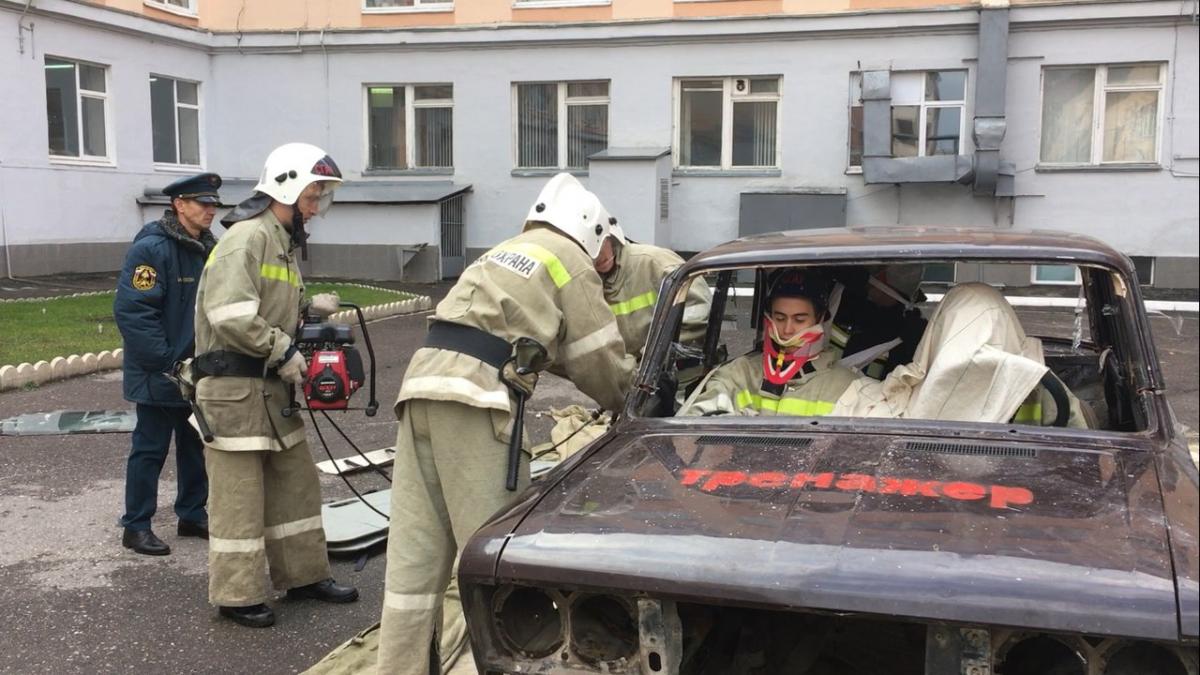 Лучшая команда ФГБОУ ВО Саратовский ГАУ им. Н.И.Вавилова по проведению аварийно-спасательных работ при ликвидации чрезвычайных ситуаций на автомобильном транспорте в 2017 году Фото 5