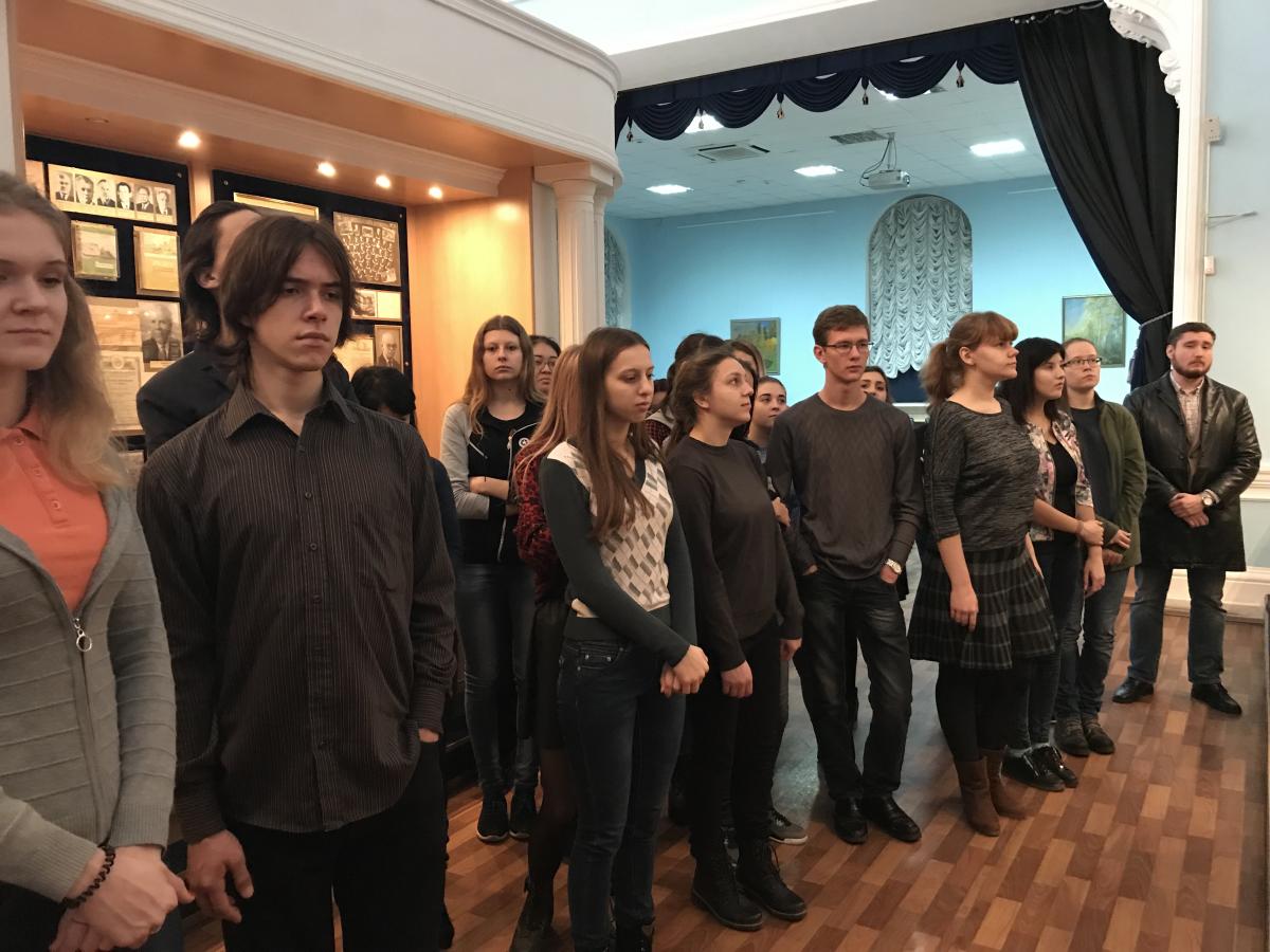 Первокурсники факультета ветеринарной медицины, пищевых и биотехнологий на экскурсии в музее истории СГАУ Фото 11