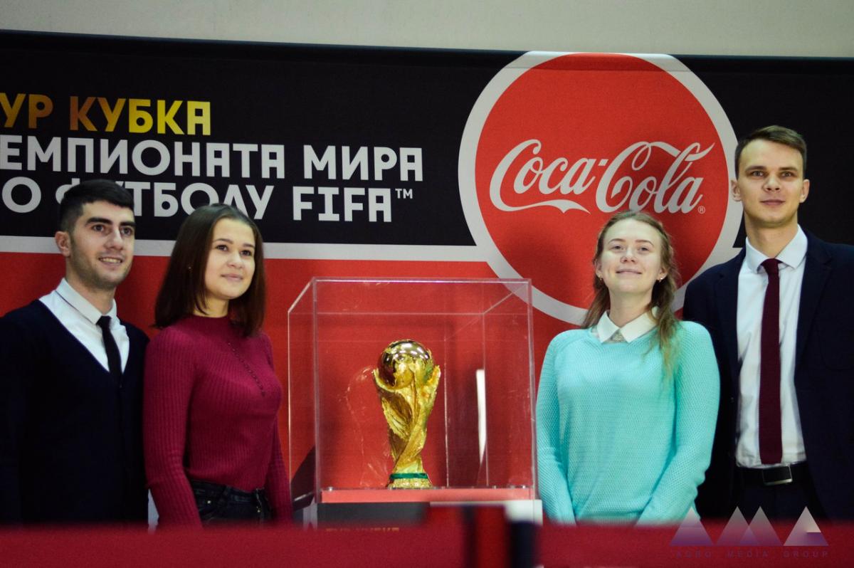 В рамках пребывания Тура Кубка Чемпионата мира по футболу FIFA 2018, было запланировано две церемонии торжественной встречи первых лиц региона и послов FIFA Фото 1