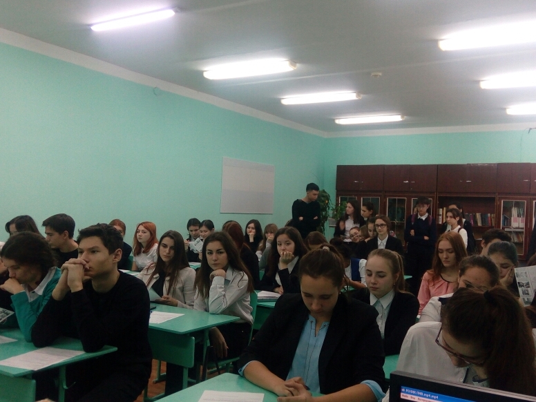 Профориентационная встреча преподавателей кафедры ИИ, ПиВ со школьниками Дергачевского района Фото 4 Профориентационная встреча преподавателей кафедры ИИ, ПиВ со школьниками Дергачевского района Фото 4