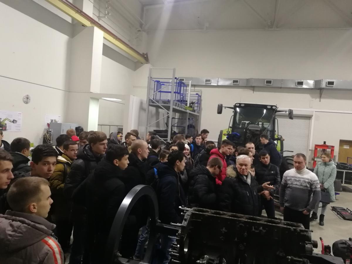 Посещение первокурсниками направления подготовки «Агроинженерия» компании ООО «МИРОВАЯ ТЕХНИКА» г. Саратов Фото 14 Посещение первокурсниками направления подготовки «Агроинженерия» компании ООО «МИРОВАЯ ТЕХНИКА» г. Саратов Фото 14