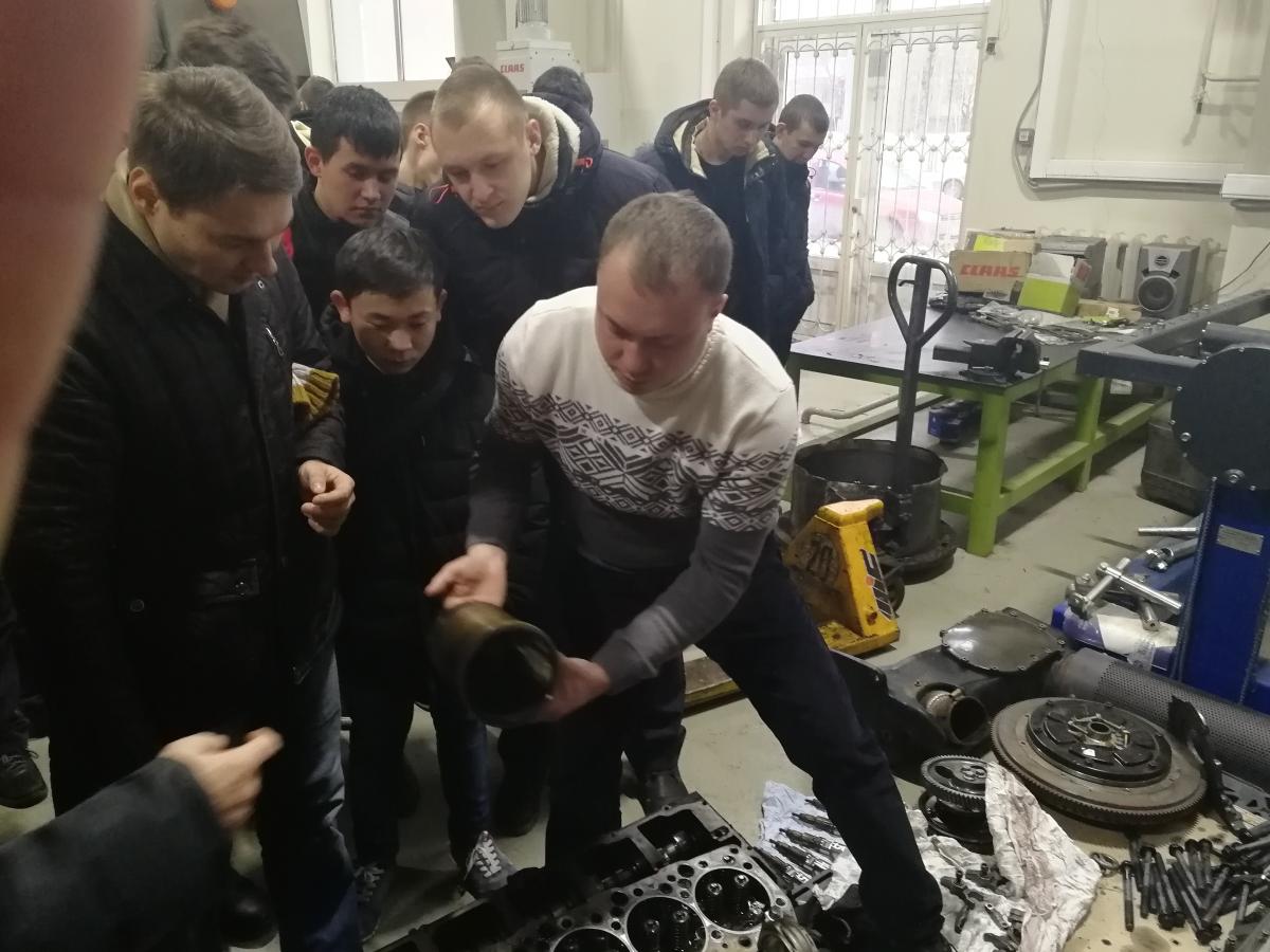Посещение первокурсниками направления подготовки «Агроинженерия» компании ООО «МИРОВАЯ ТЕХНИКА» г. Саратов Фото 15 Посещение первокурсниками направления подготовки «Агроинженерия» компании ООО «МИРОВАЯ ТЕХНИКА» г. Саратов Фото 15