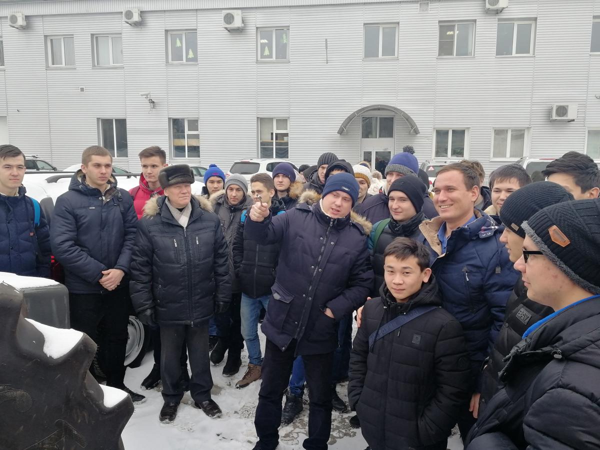 Посещение первокурсниками направления подготовки «Агроинженерия» компании ООО «МИРОВАЯ ТЕХНИКА» г. Саратов Фото 19 Посещение первокурсниками направления подготовки «Агроинженерия» компании ООО «МИРОВАЯ ТЕХНИКА» г. Саратов Фото 19