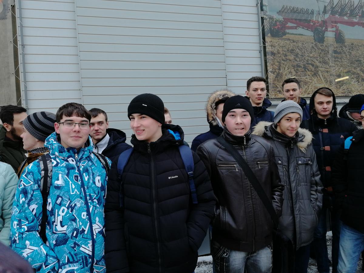 Посещение первокурсниками направления подготовки «Агроинженерия» компании ООО «МИРОВАЯ ТЕХНИКА» г. Саратов Фото 3 Посещение первокурсниками направления подготовки «Агроинженерия» компании ООО «МИРОВАЯ ТЕХНИКА» г. Саратов Фото 3