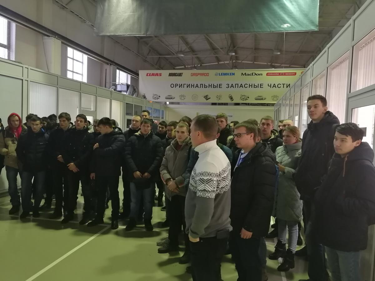 Посещение первокурсниками направления подготовки «Агроинженерия» компании ООО «МИРОВАЯ ТЕХНИКА» г. Саратов Фото 7 Посещение первокурсниками направления подготовки «Агроинженерия» компании ООО «МИРОВАЯ ТЕХНИКА» г. Саратов Фото 7