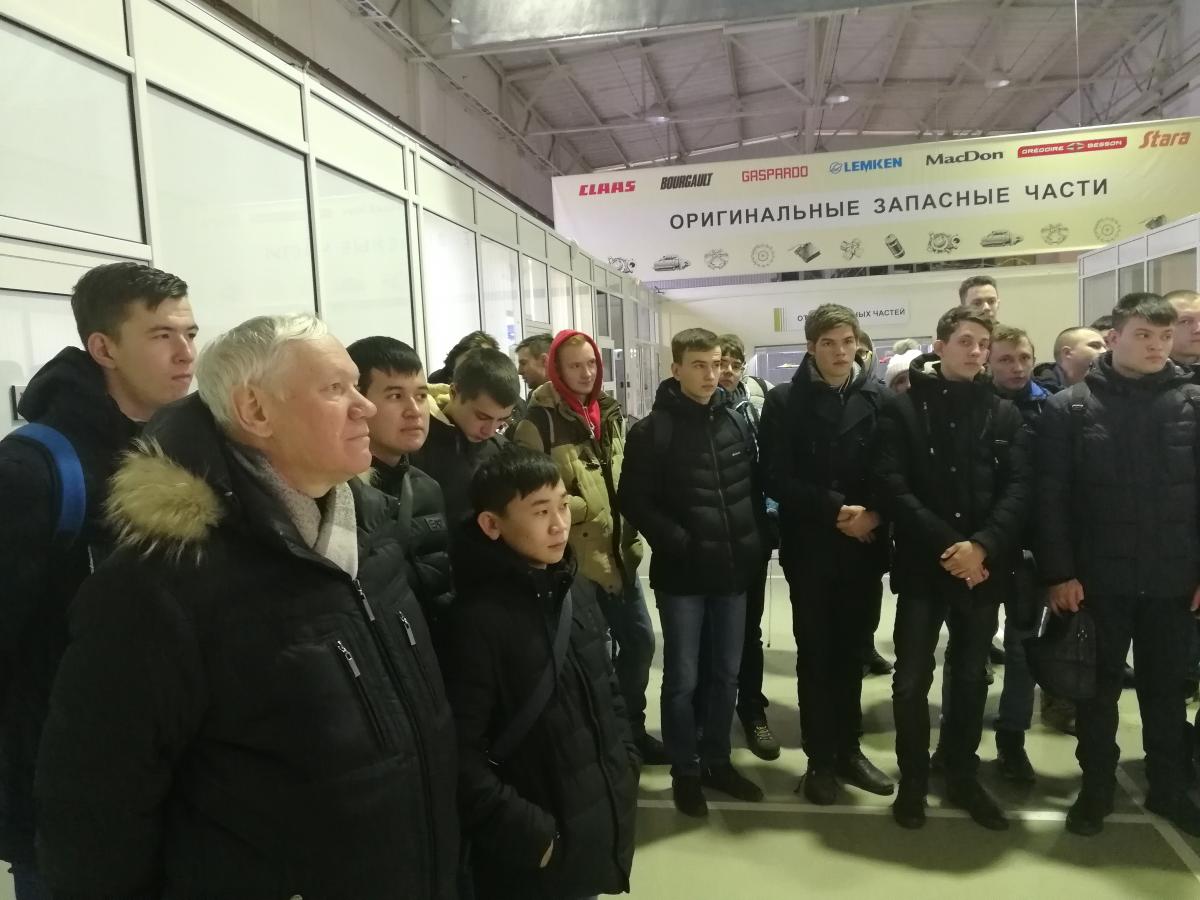 Посещение первокурсниками направления подготовки «Агроинженерия» компании ООО «МИРОВАЯ ТЕХНИКА» г. Саратов Фото 8 Посещение первокурсниками направления подготовки «Агроинженерия» компании ООО «МИРОВАЯ ТЕХНИКА» г. Саратов Фото 8