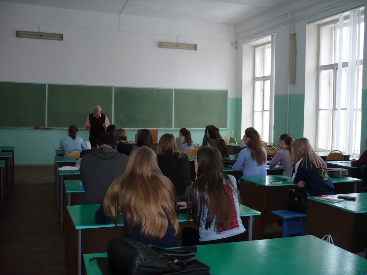 Проведение занятия представителем производства главным специалистом главгосэкспертизы России, Саратовский филиал,  заслуженным архитектором РФ, доцентом Копшевым В.К. Фото 4