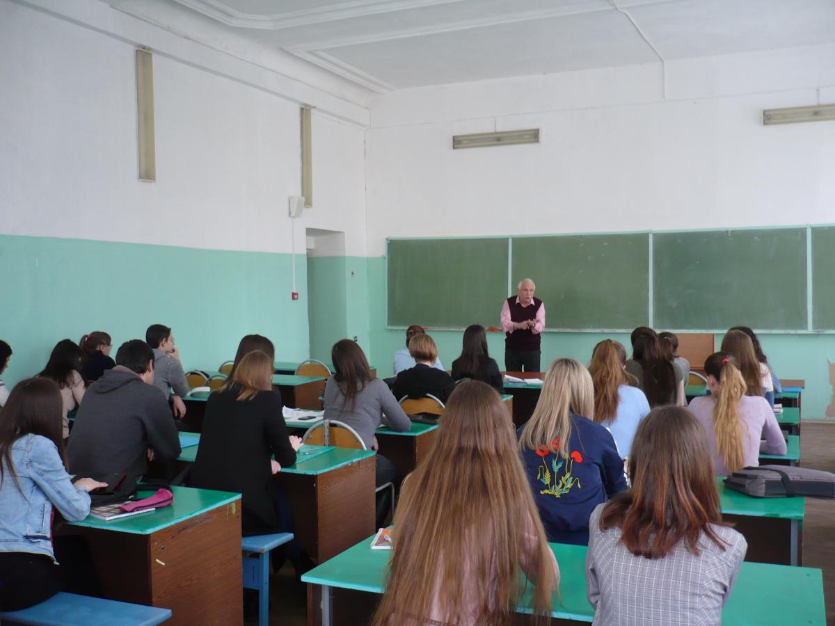 Проведение занятия представителем производства главным специалистом главгосэкспертизы России, Саратовский филиал,  заслуженным архитектором РФ, доцентом Копшевым В.К. Фото 5