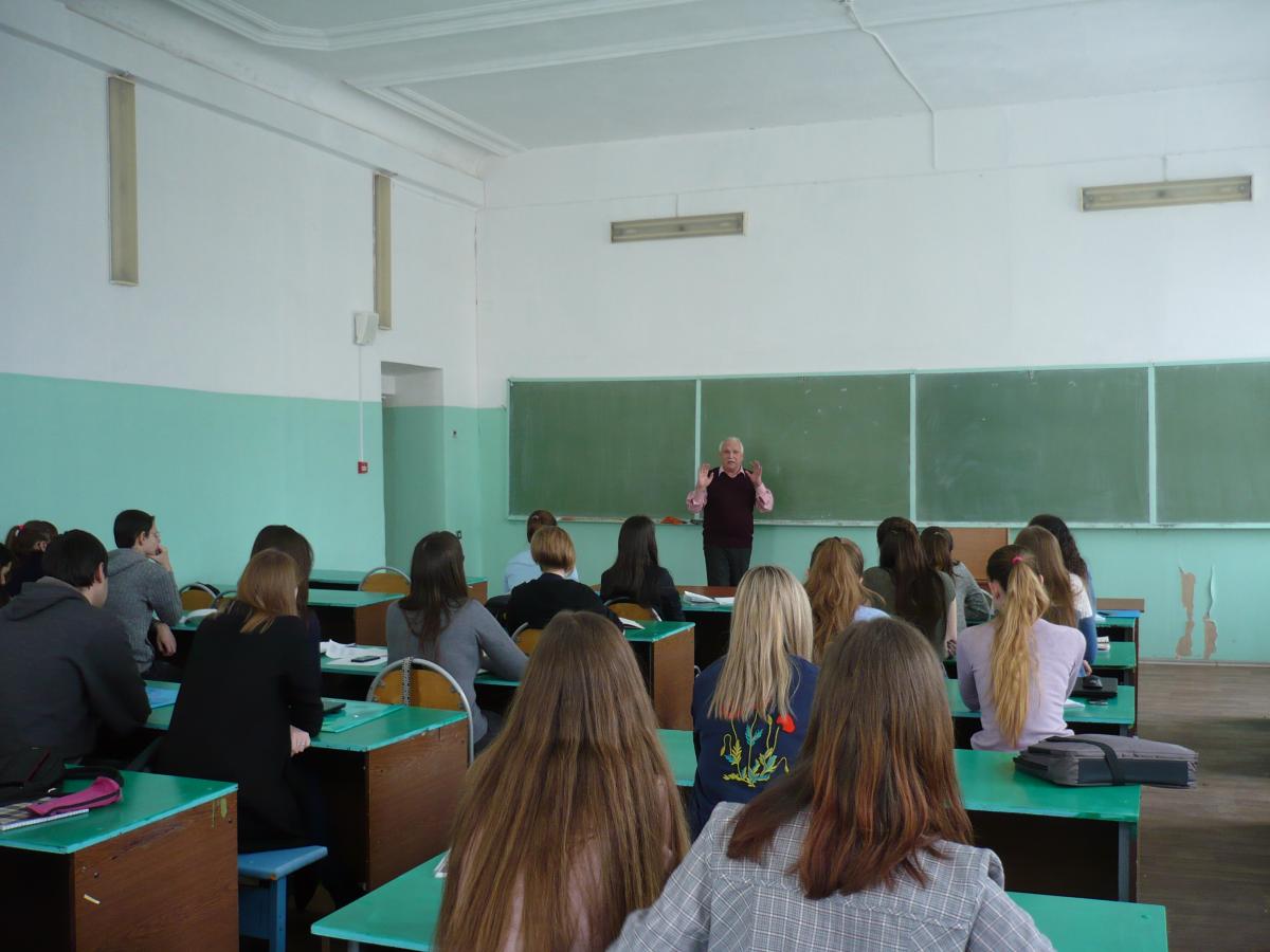 Проведение занятия представителем производства главным специалистом главгосэкспертизы России, Саратовский филиал,  заслуженным архитектором РФ, доцентом Копшевым В.К. Фото 6