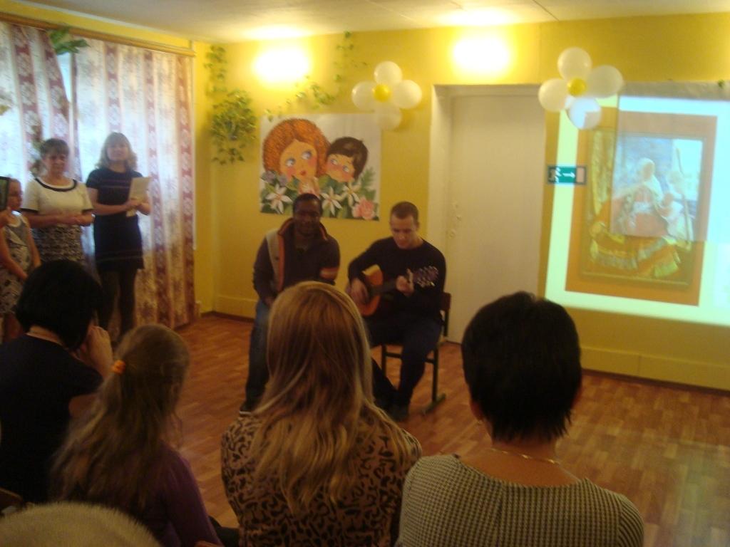 Финансисты приняли участие в концерте ко дню матери Фото 1 Финансисты приняли участие в концерте ко дню матери Фото 1