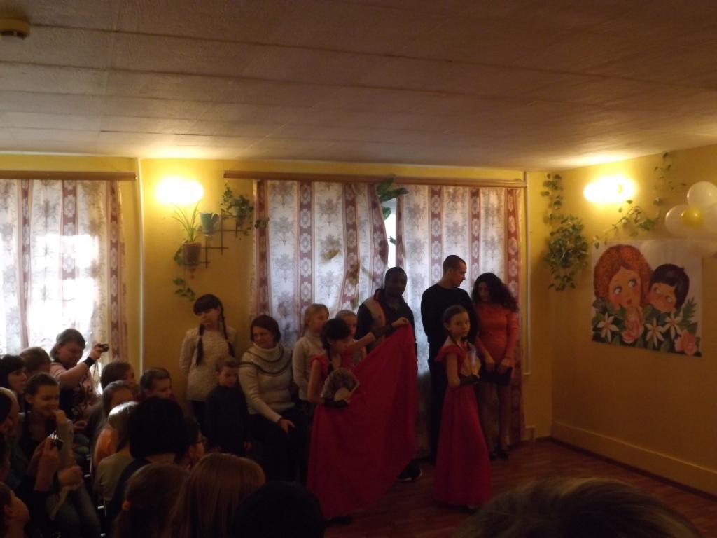 Финансисты приняли участие в концерте ко дню матери Фото 13 Финансисты приняли участие в концерте ко дню матери Фото 13