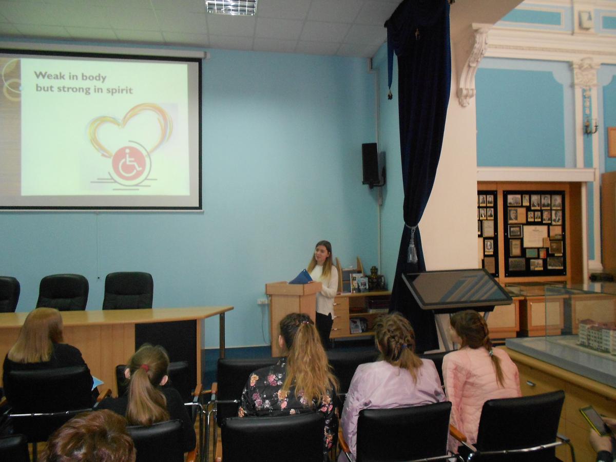 Преподаватели кафедры "Иностранные языки и культура речи" М.С.Завьялова и К.А.Рокитянская провели заседание секции учащихся конференции по итогам НИРС на иностранных языках 12 апреля 2018г. в Музее истории СГАУ им.Н.И.Вавилова Фото 2