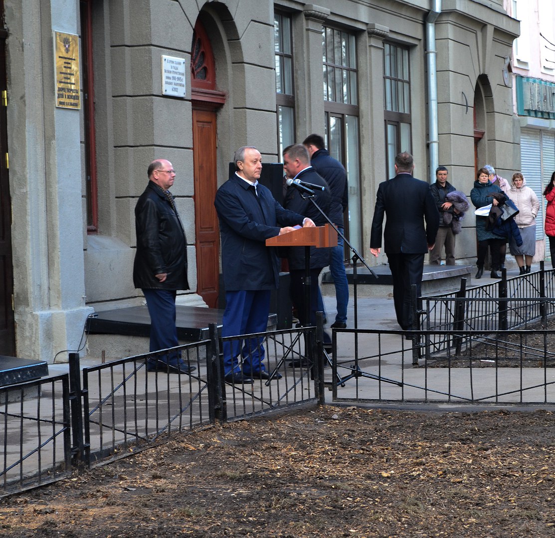 В Саратове открыли мемориальную доску и сквер памяти О.П.Табакова Фото 2