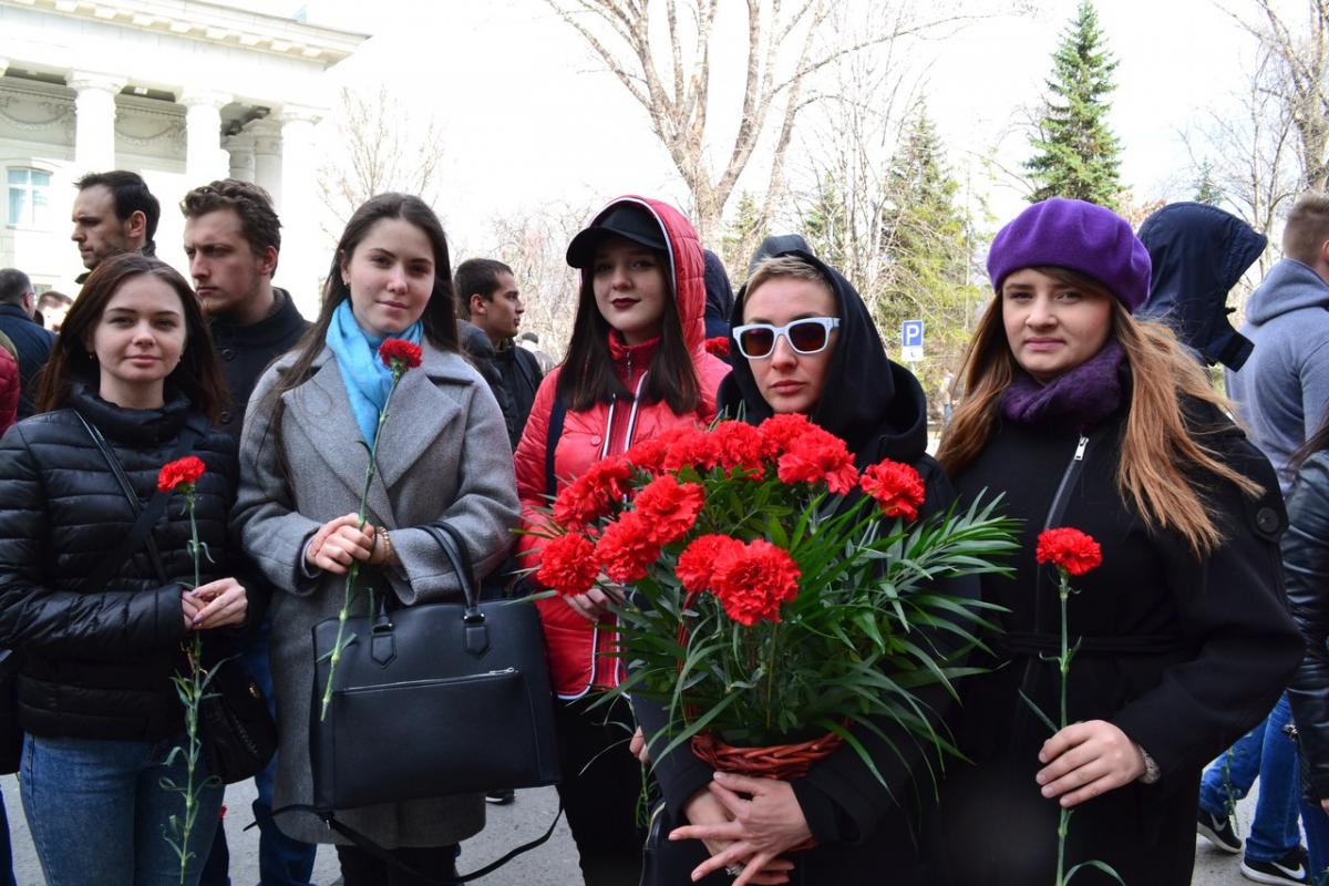 В Саратове открыли мемориальную доску и сквер памяти О.П.Табакова