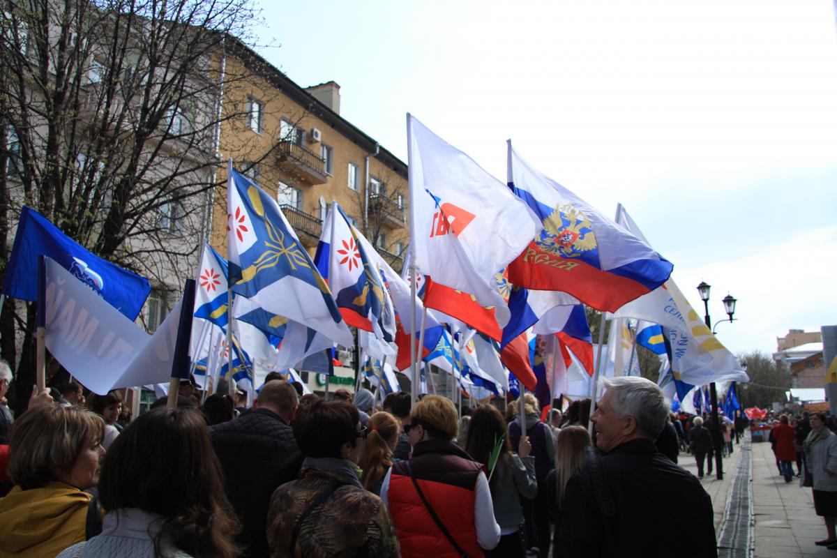 В центре Саратова прошло масштабное первомайское шествие Фото 3