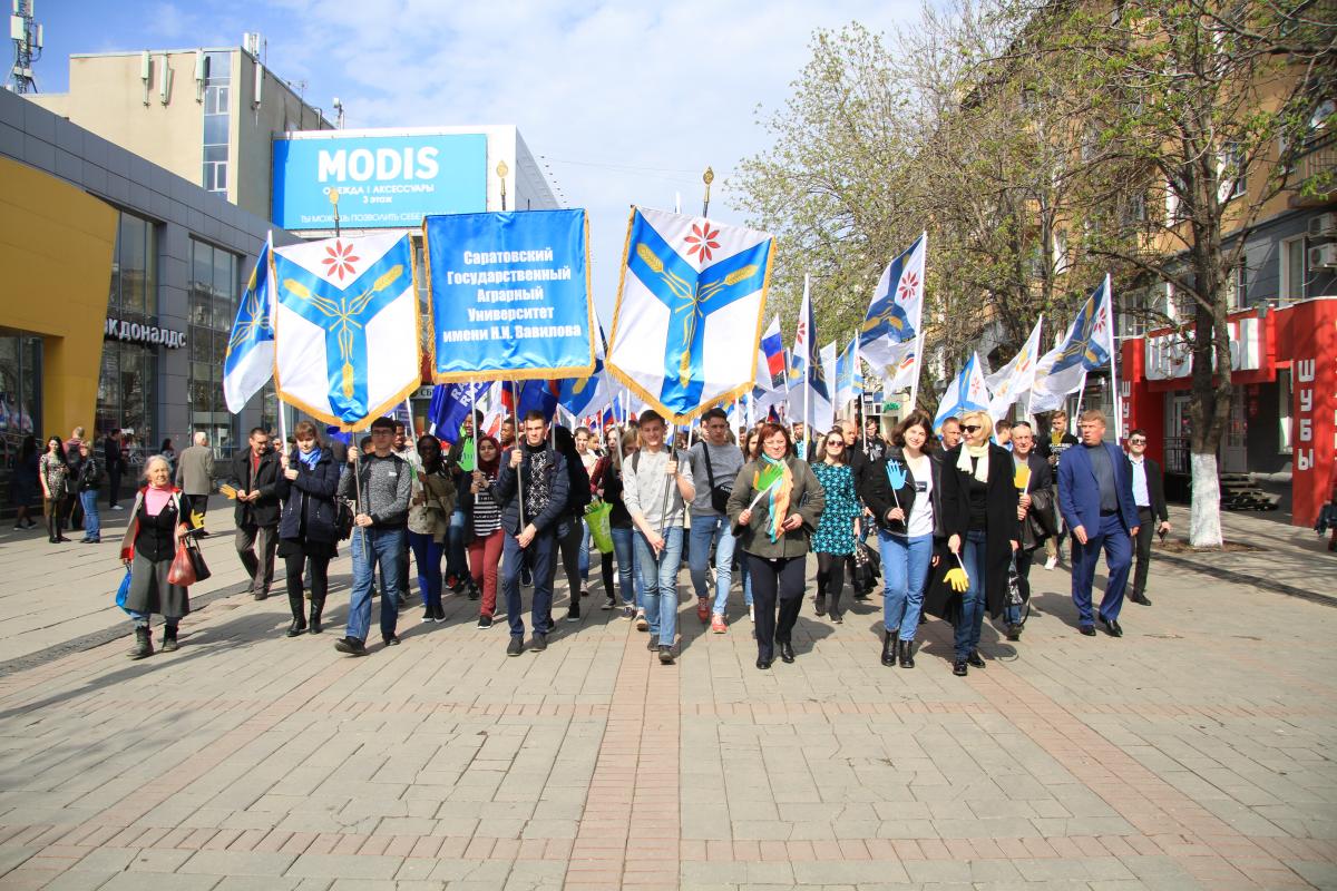 В центре Саратова прошло масштабное первомайское шествие Фото 4