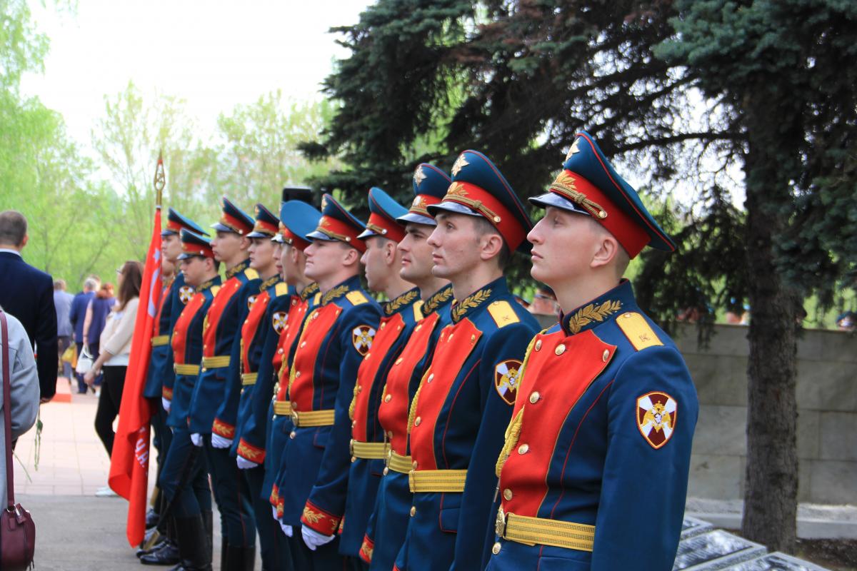 На Воскресенском кладбище г. Саратова почтили память павших воинов Фото 1