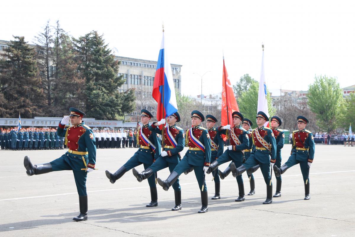 Студенты Саратовского ГАУ приняли участие в параде, посвященному 73й годовщине победы в ВОВ Фото 1