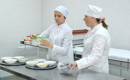 Открытое занятии по теме: «Технология приготовления бисквитного теста и изделия из него» Фото 10