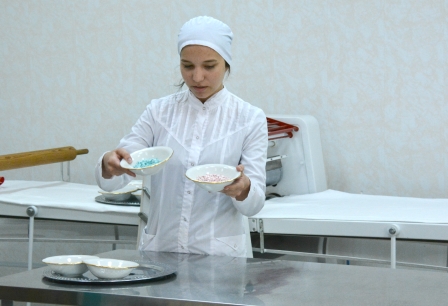 Открытое занятии по теме: «Технология приготовления бисквитного теста и изделия из него» Фото 8