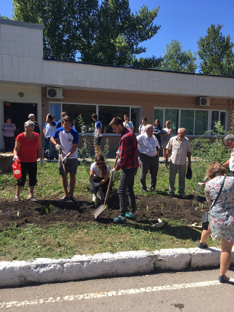 Студенты агрономического факультета приняли участие  в акции "Цветы памяти" Фото 3