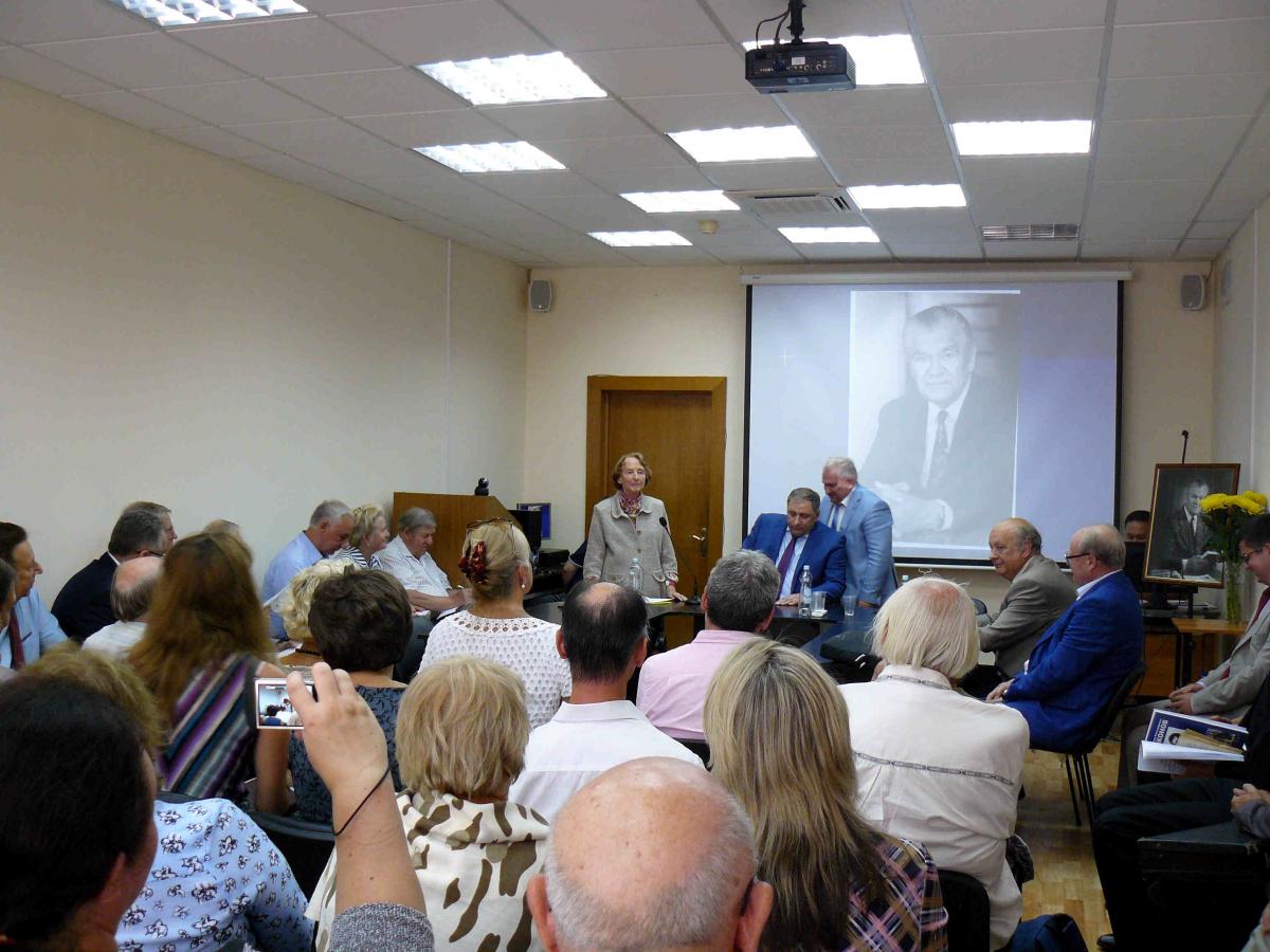 Участие в торжественном заседании, посвященном 100-летию со дня рождения А.А. Никонова Фото 4