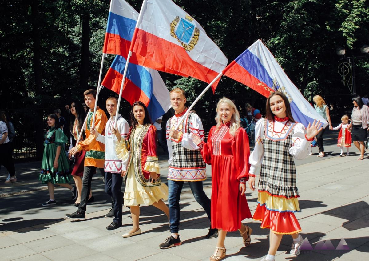 Торжественный митинг ко дню Росии Фото 3