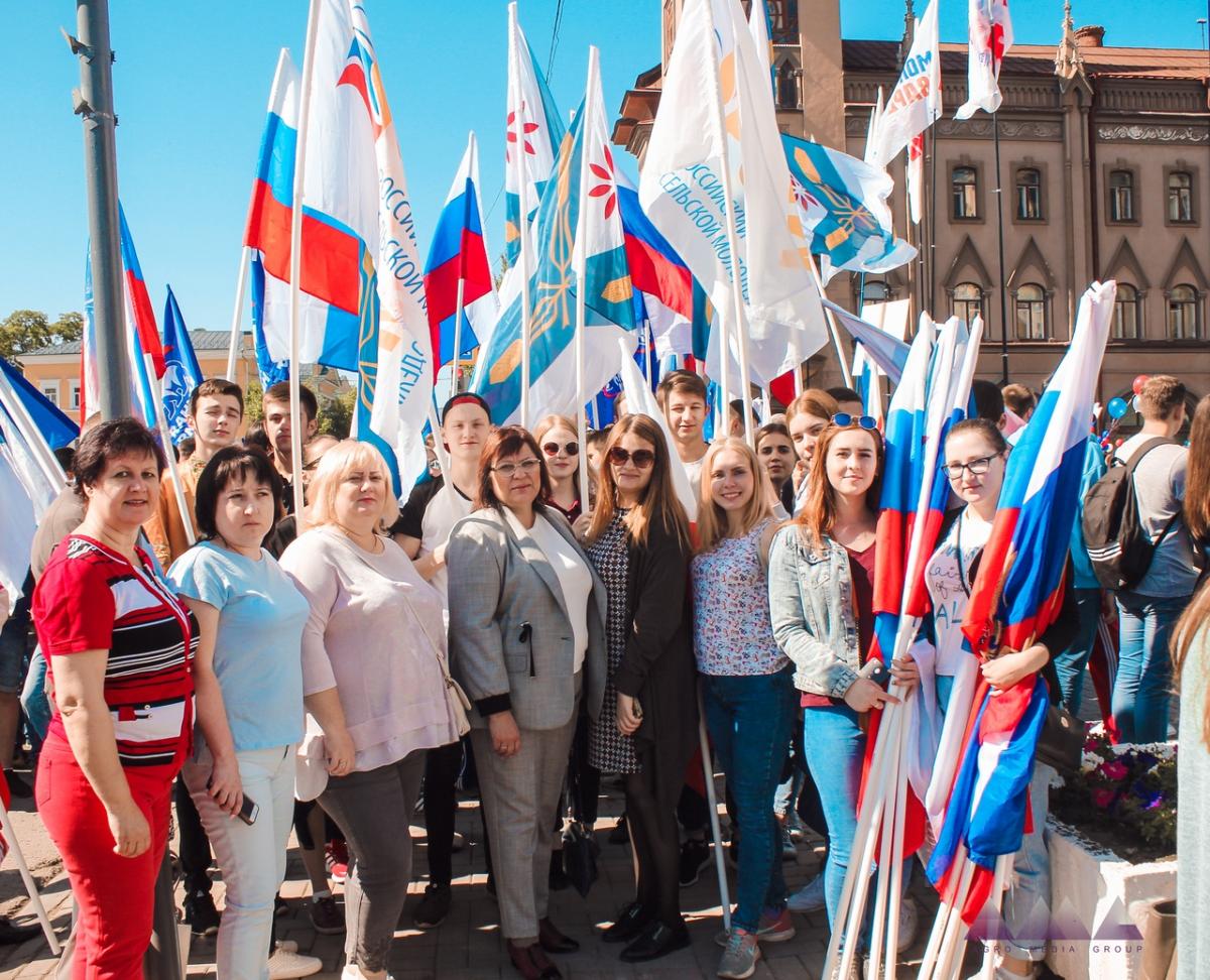 Торжественный митинг ко дню Росии