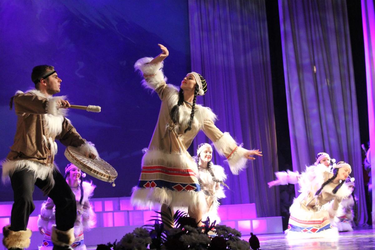 Артисты ансамбля народного танца "Реванш" приняли участие в праздничном концерте, посвященном Дню народного единства Фото 2