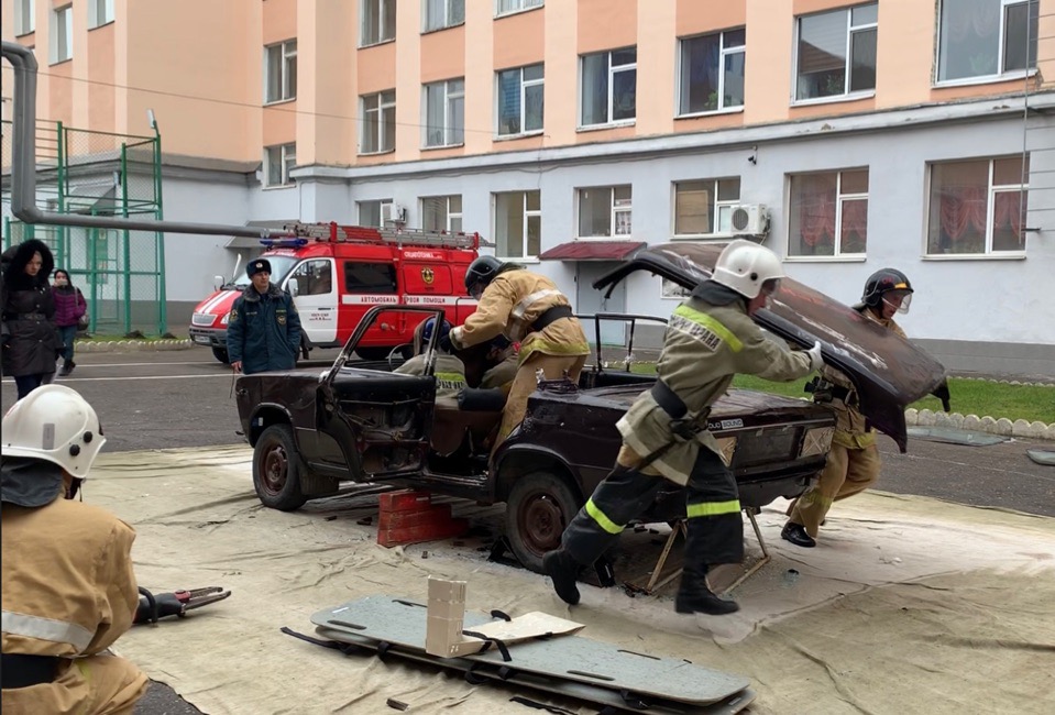 Соревнования по ликвидации последствий ДТП с успехом прошли в Саратовском ГАУ Фото 10