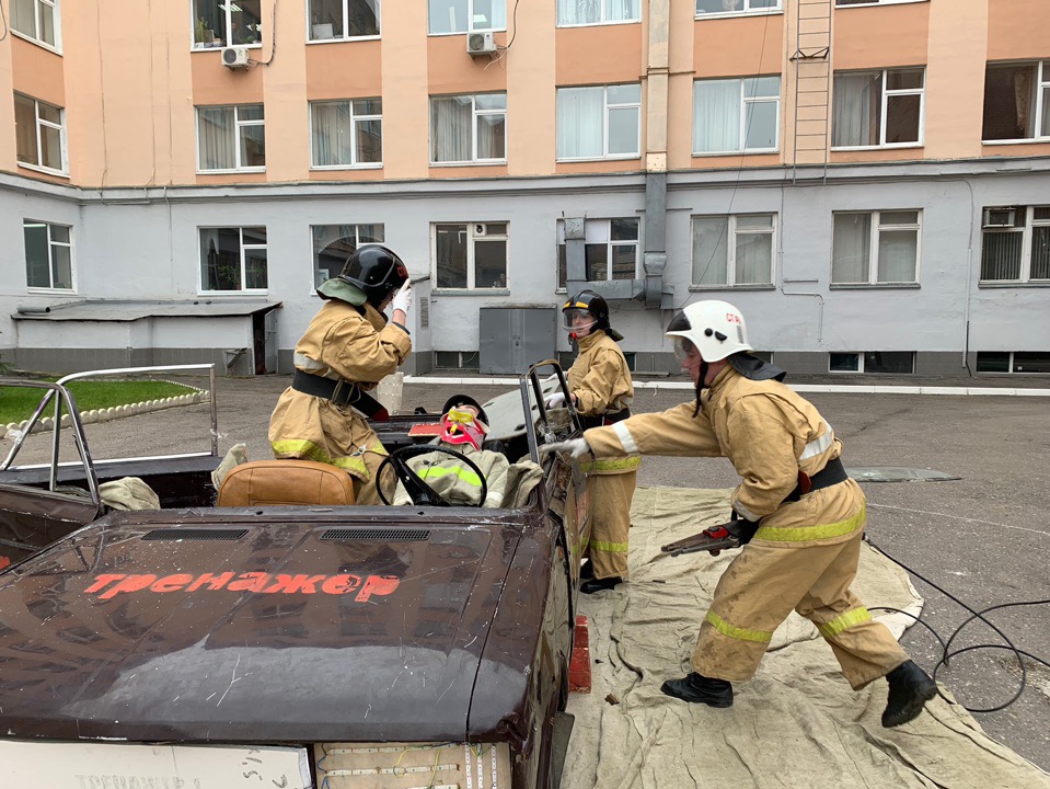 Соревнования по ликвидации последствий ДТП с успехом прошли в Саратовском ГАУ Фото 12