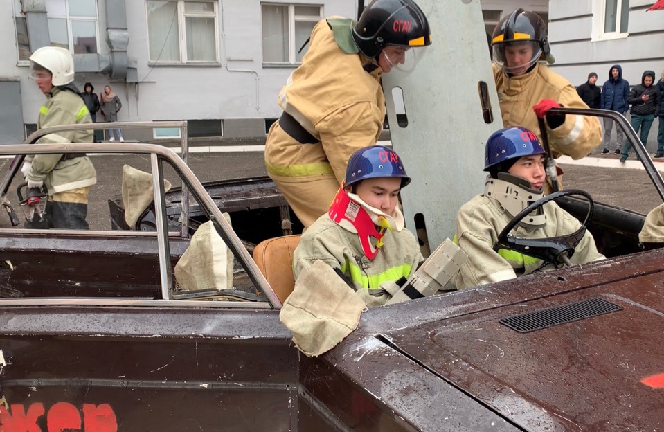 Соревнования по ликвидации последствий ДТП с успехом прошли в Саратовском ГАУ Фото 13