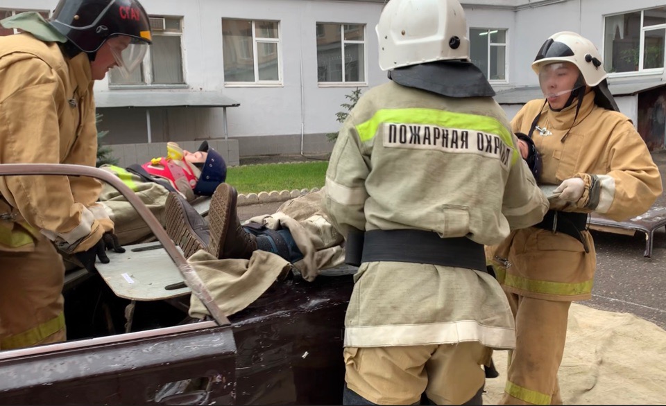 Соревнования по ликвидации последствий ДТП с успехом прошли в Саратовском ГАУ Фото 14