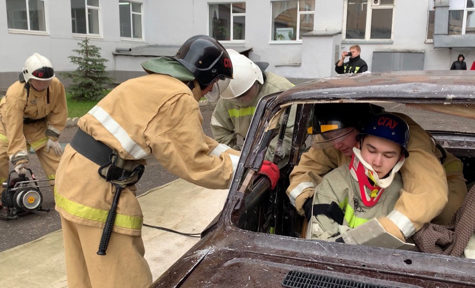 Соревнования по ликвидации последствий ДТП с успехом прошли в Саратовском ГАУ Фото 8