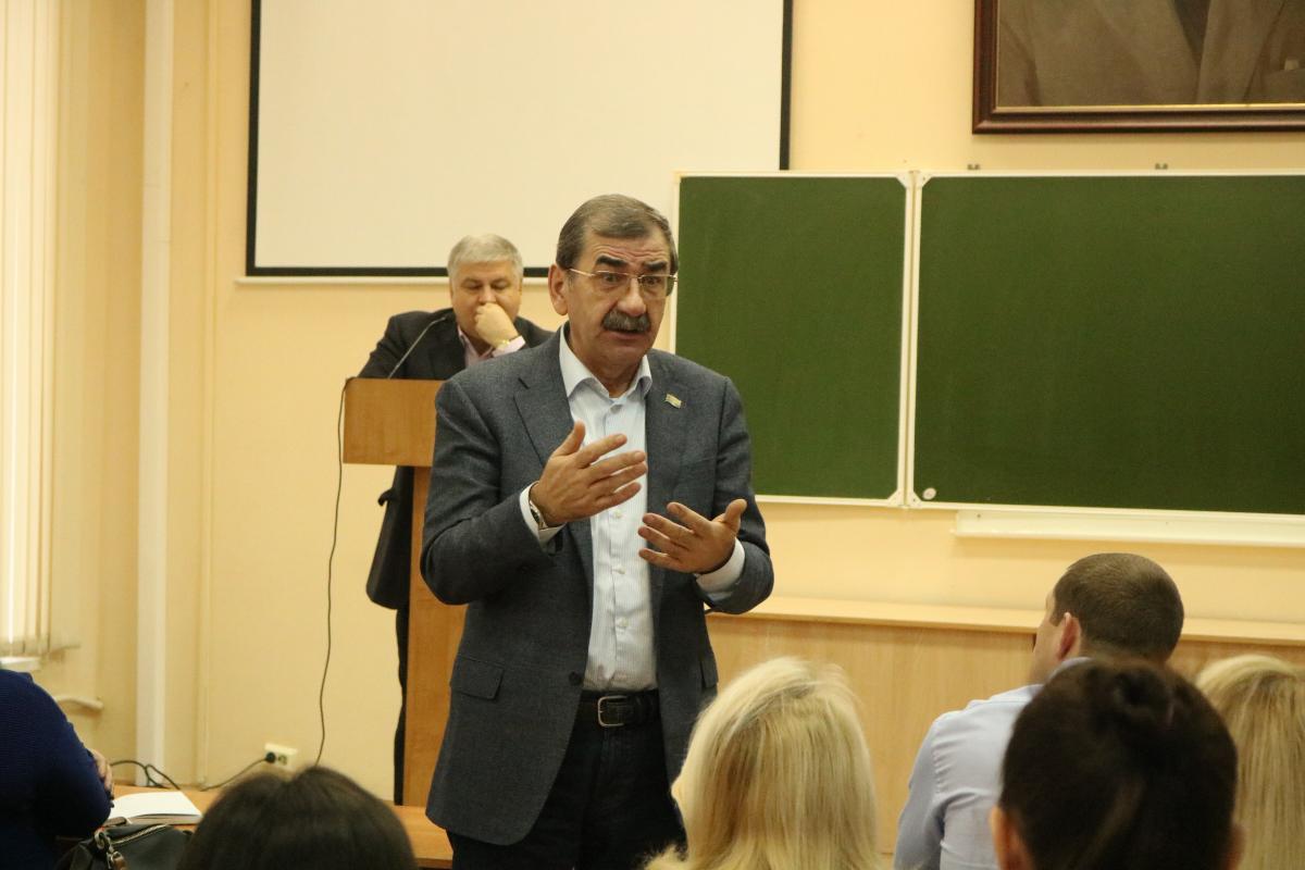 Встреча главы администрации Фрунзенского района города Саратова со студентами СГАУ Фото 2