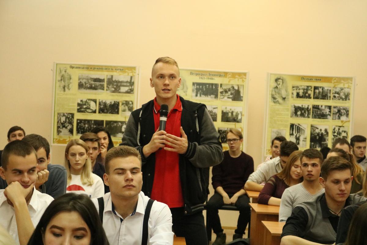 Встреча главы администрации Фрунзенского района города Саратова со студентами СГАУ Фото 3