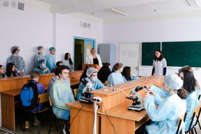 Мастер-классы на кафедре "Микробиология, биотехнология и химия" для школьников города Саратова