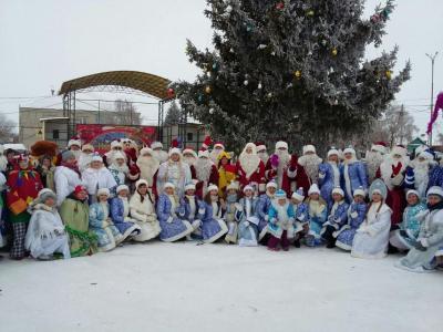 Обучающиеся Пугачёвского филиала  приняли участие в праздничном шествии Дедов Морозов и Снегурочек