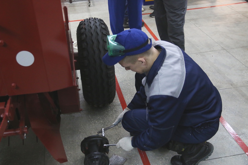 Открытие IV Регионального чемпионата «Молодые профессионалы» WorldSkills Russia по компетенции «Эксплуатация сельскохозяйственных машин» Фото 16