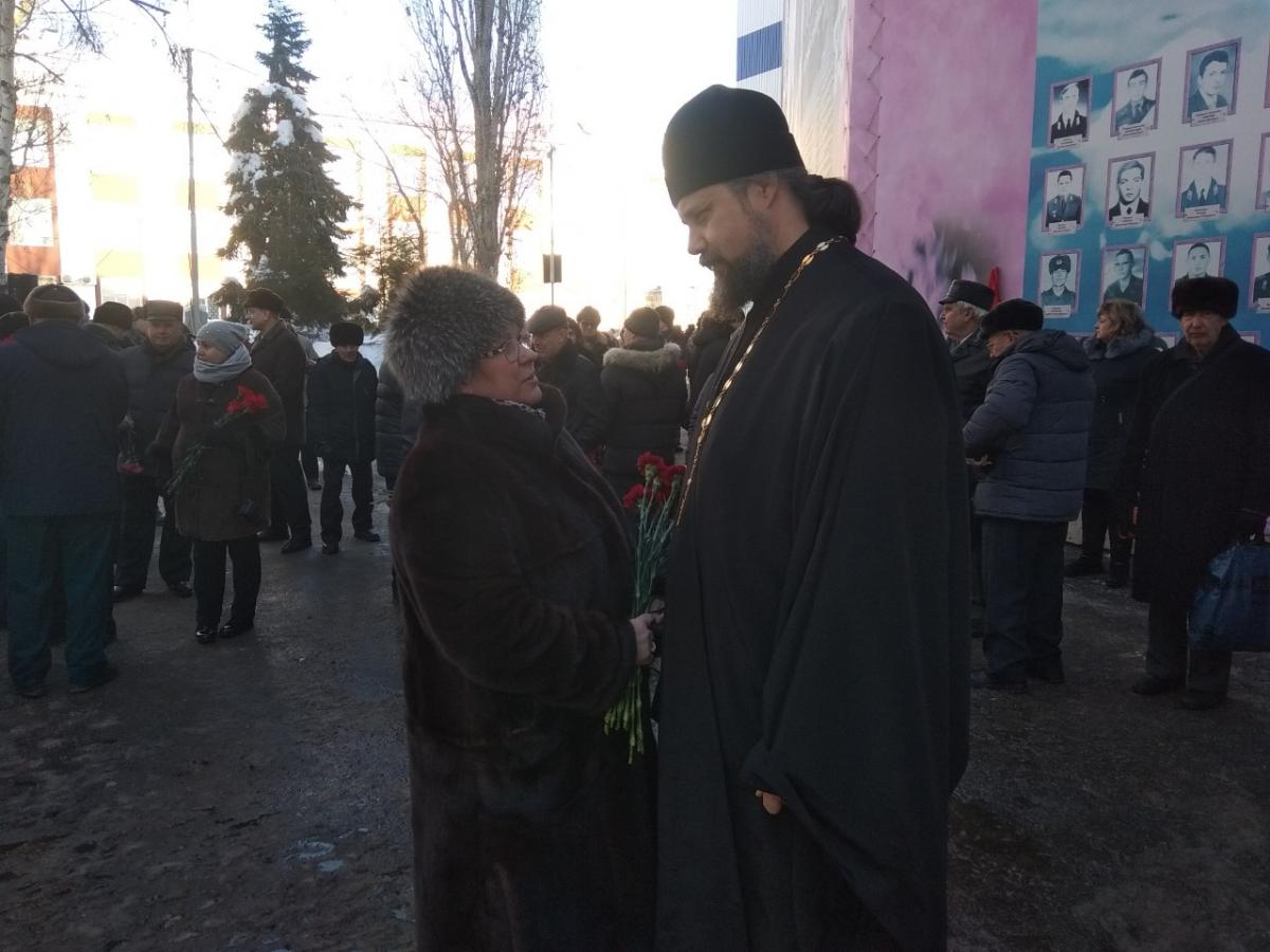 В Саратове почтили память воинов исполнявших служебный долг за пределами Родины Фото 1