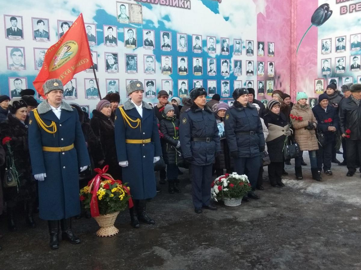 В Саратове почтили память воинов исполнявших служебный долг за пределами Родины Фото 5