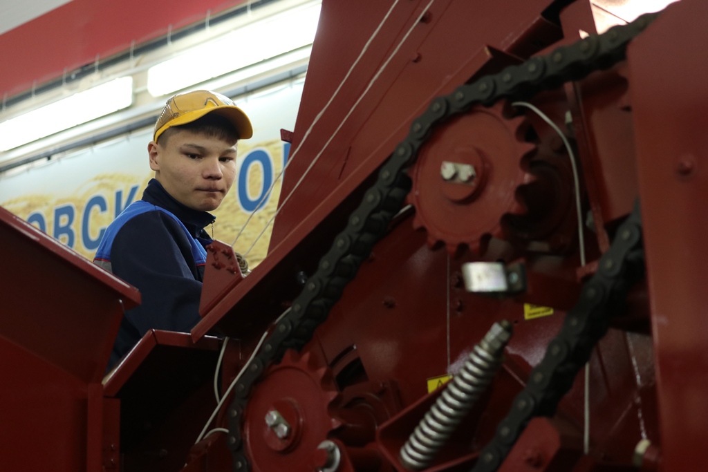 IV Региональный чемпионат «Молодые профессионалы» (WorldSkills Russia) Саратовской области по компетенции E53 «Эксплуатация сельскохозяйственных машин» на базе Саратовского ГАУ Фото 16 IV Региональный чемпионат «Молодые профессионалы» (WorldSkills Russia) Саратовской области по компетенции E53 «Эксплуатация сельскохозяйственных машин» на базе Саратовского ГАУ Фото 16