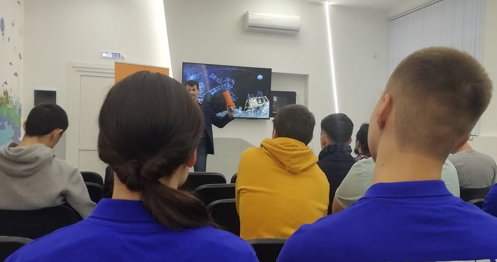 Студенты СГАУ приняли участие в открытой лекции на тему: «Космонавтика XXI века – что мы сейчас делаем в космосе и что планируем в обозримом будущем» Фото 1 Студенты СГАУ приняли участие в открытой лекции на тему: «Космонавтика XXI века – что мы сейчас делаем в космосе и что планируем в обозримом будущем» Фото 1