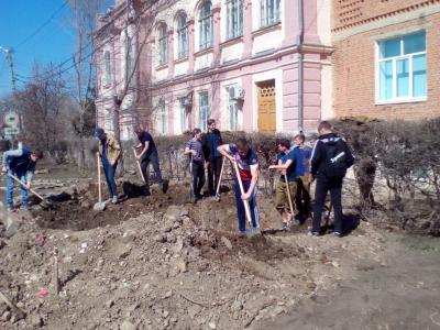 Субботник в Пугачевском филиале ФГБОУ ВО Саратовский ГАУ