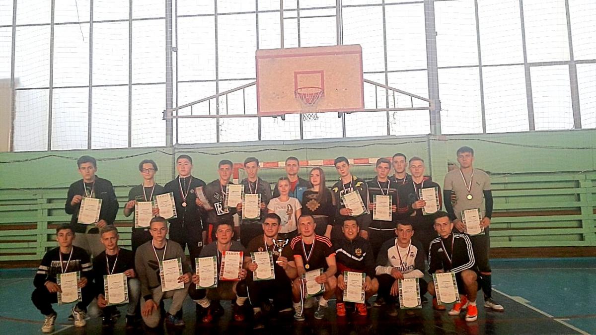 Команда Краснокутского зооветеринарного техникума стала победителем в  районном турнире по мини - футболу! Фото 1