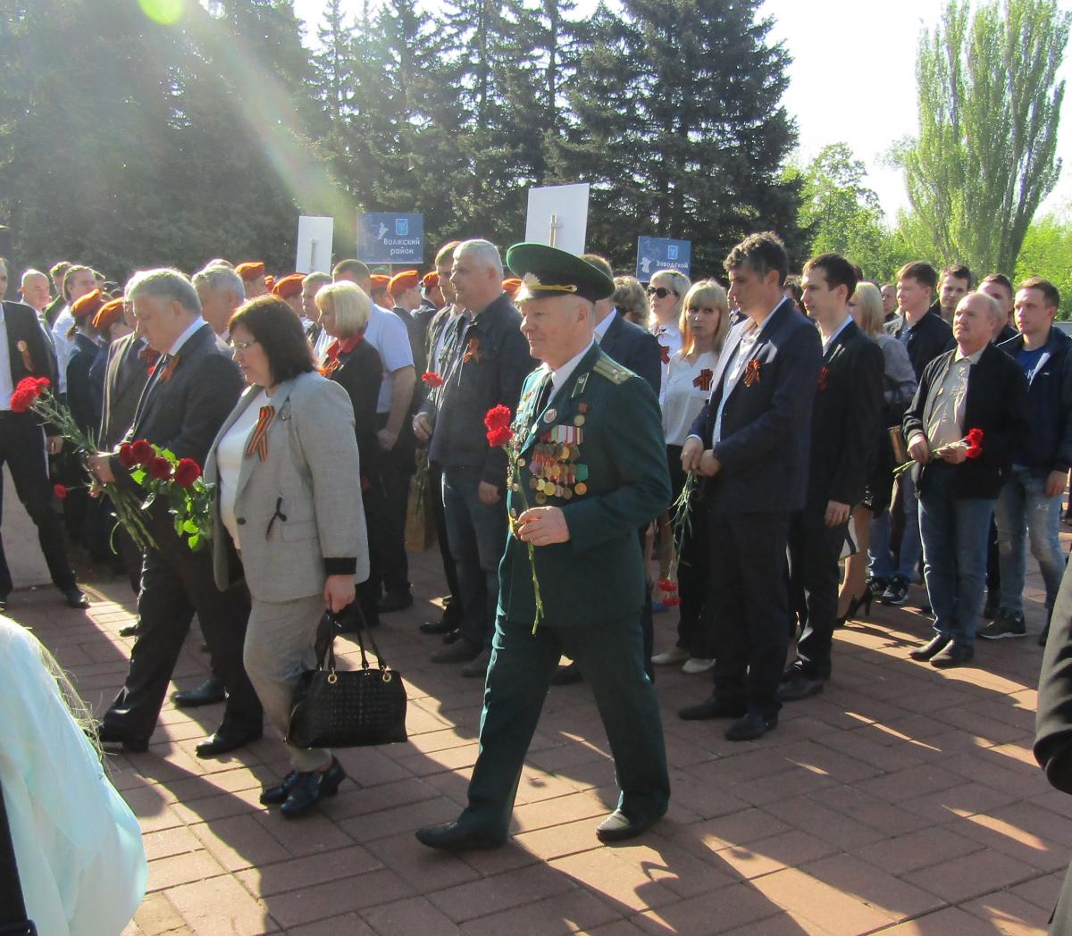 Церемония возложения цветов к монументу Воину-освободителю Фото 4