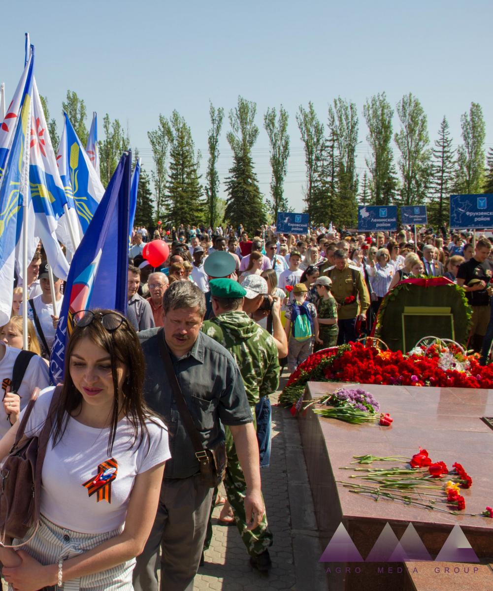 Коллектив СГАУ возложил цветы к Вечному огню Фото 10