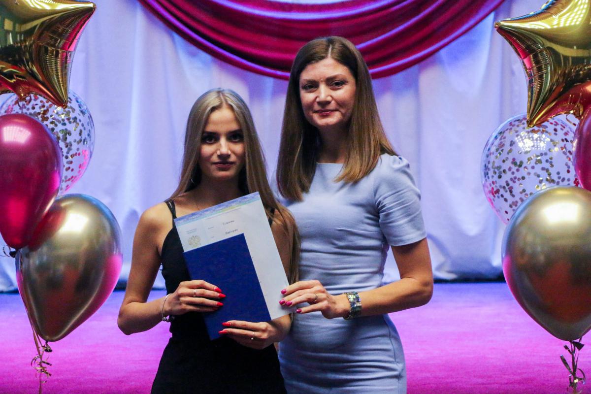 Выпускной вечер 2019 факультета экономики и менеджмента Фото 6 Выпускной вечер 2019 факультета экономики и менеджмента Фото 6